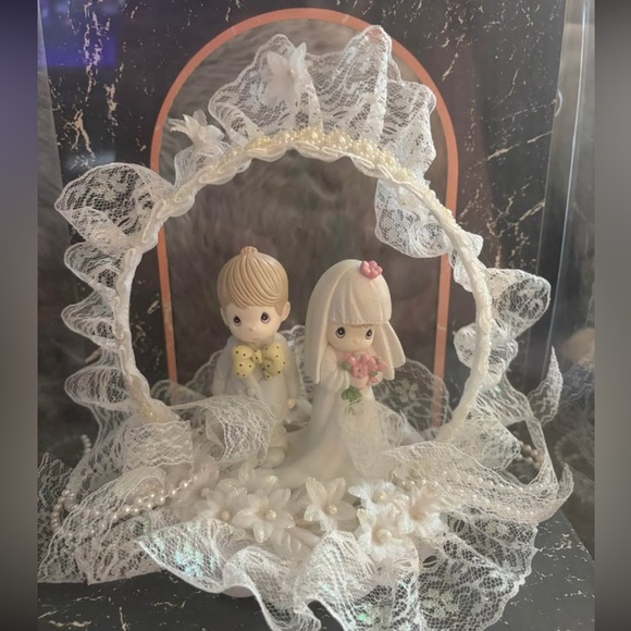 Precious Moments Wedding Cake Topper - Picture 1 of 2